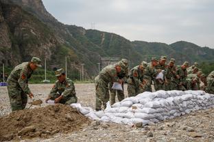 雄鹿球迷破防高喊“如果论”？勇士球迷乱入YY“库字组合”？